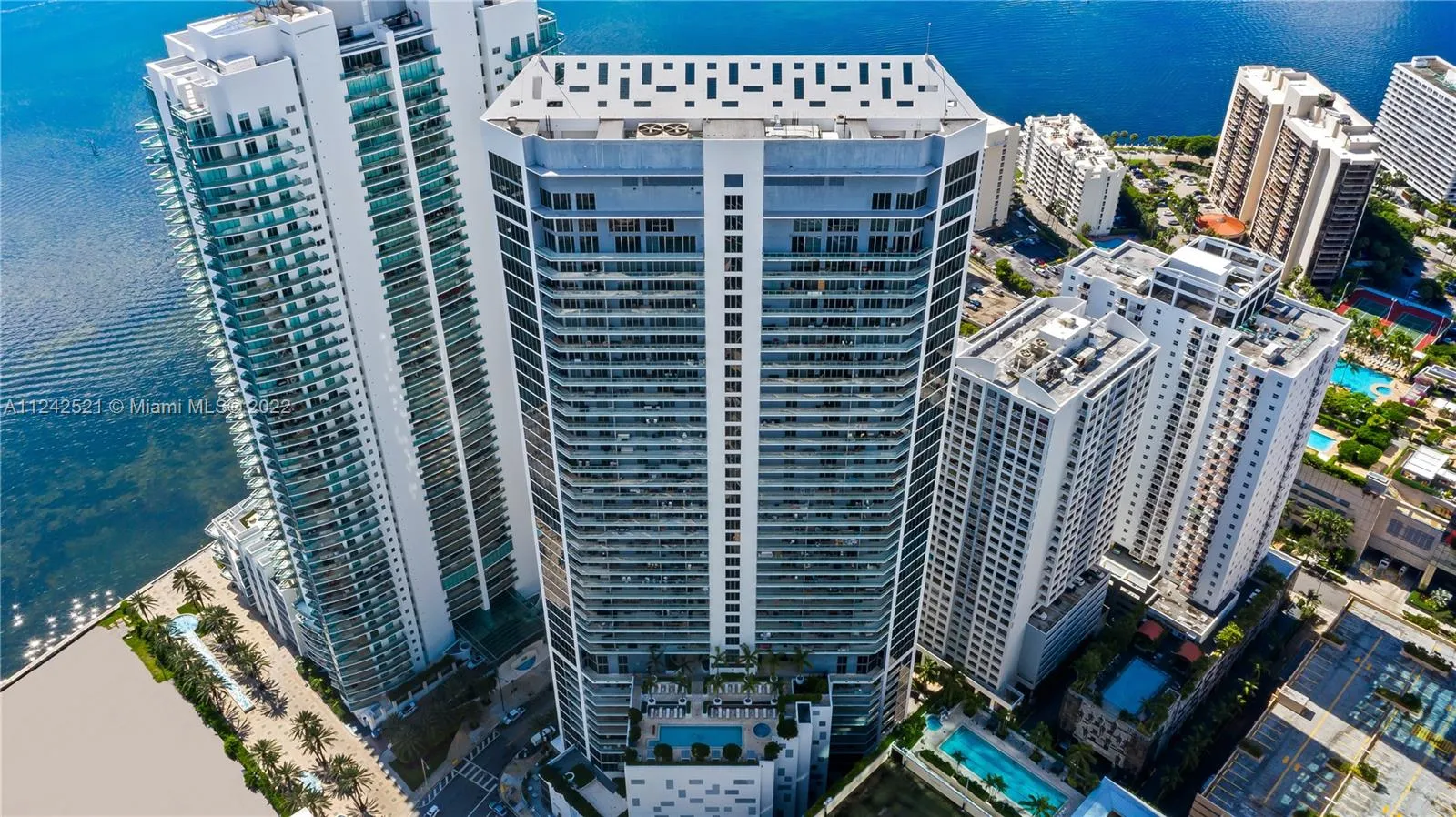 1 bedroom 1 bath for rent at 1300 Brickell Bay Dr # 1608, Miami FL 33131