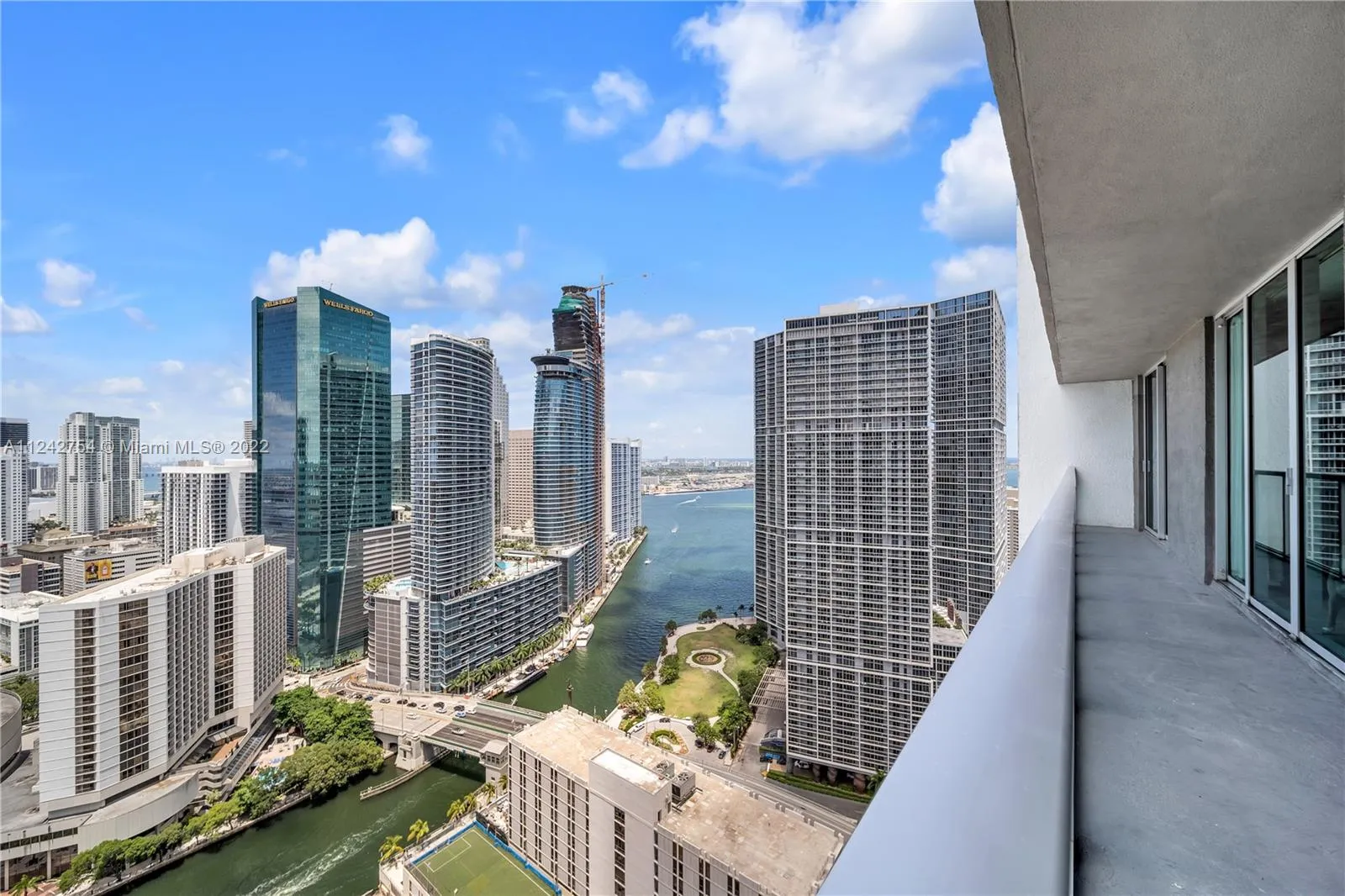 2 bedroom 2 bath for sale at 55 SE 6th St # 3903, Miami FL 33131