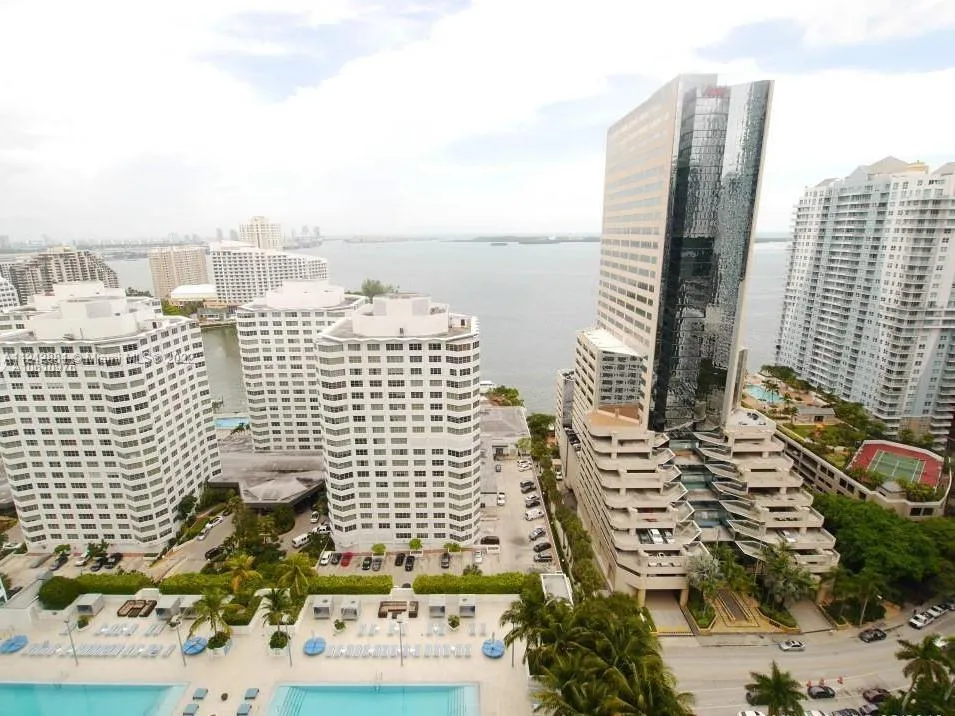 1 bedroom 1 bath for sale at 951 Brickell Ave # 2608, Miami FL 33131