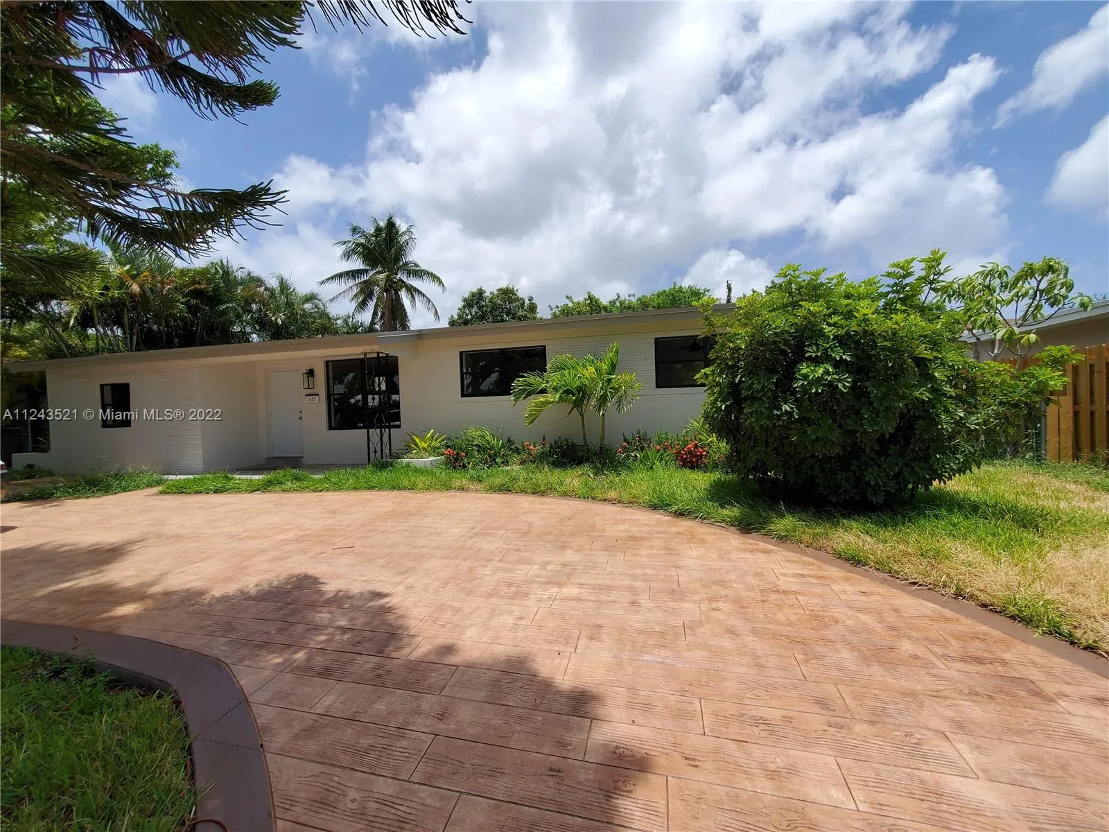 4 bedroom 3 bath for sale at 685 NE 172nd St, Miami FL 33162