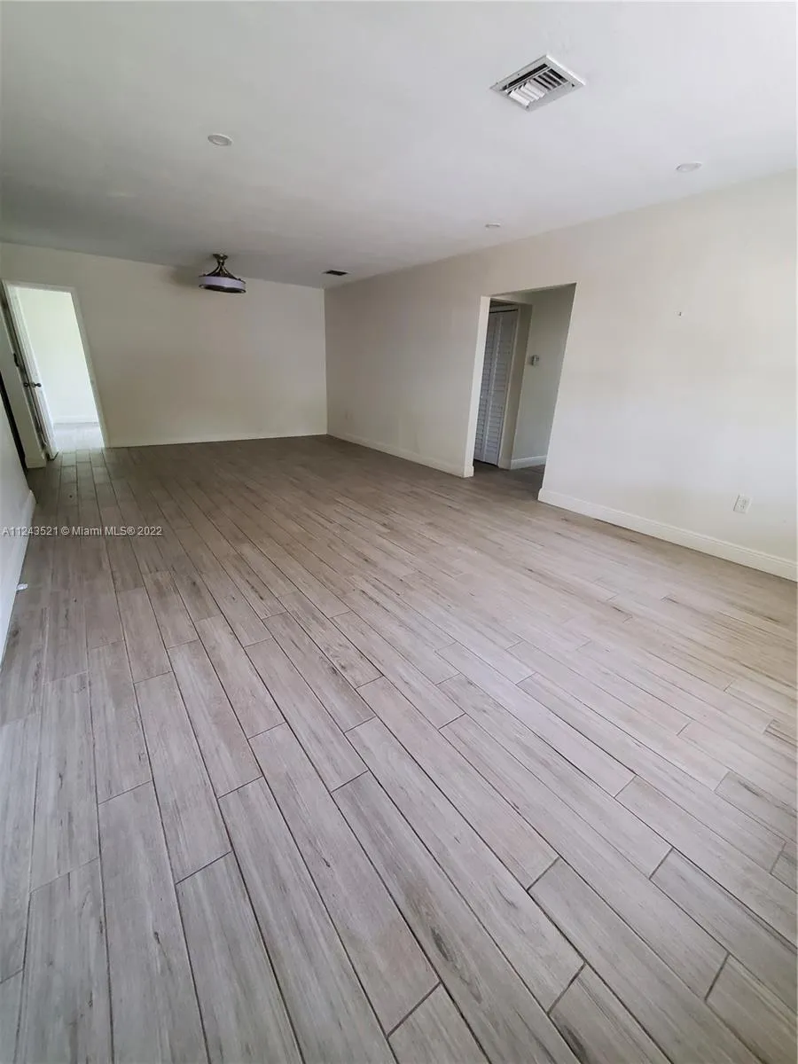 685 NE 172nd St, Miami FL 33162