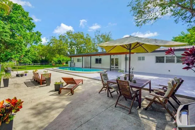 12100 SW 69th Ct, Pinecrest FL 33156