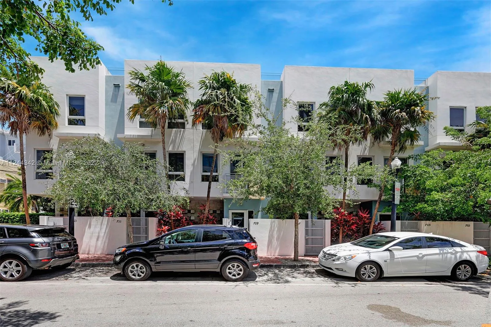 3 bedroom 2 bath for sale at 709 2nd St # 5, Miami Beach FL 33139