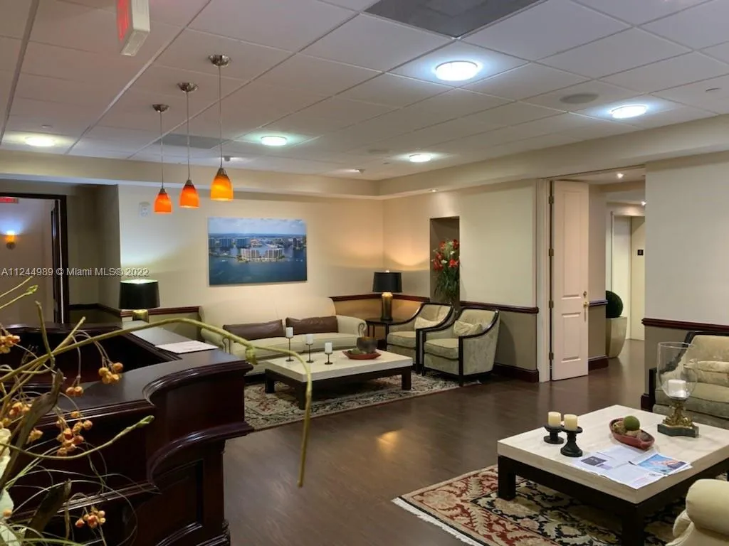 2750 NE 185th St # 202, Aventura FL 33180