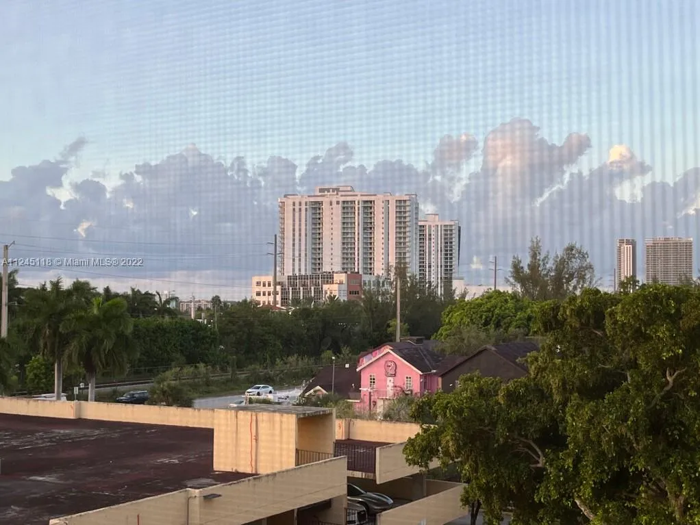 17890 W Dixie Hwy 501 Hwy # 501, North Miami Beach FL 33160