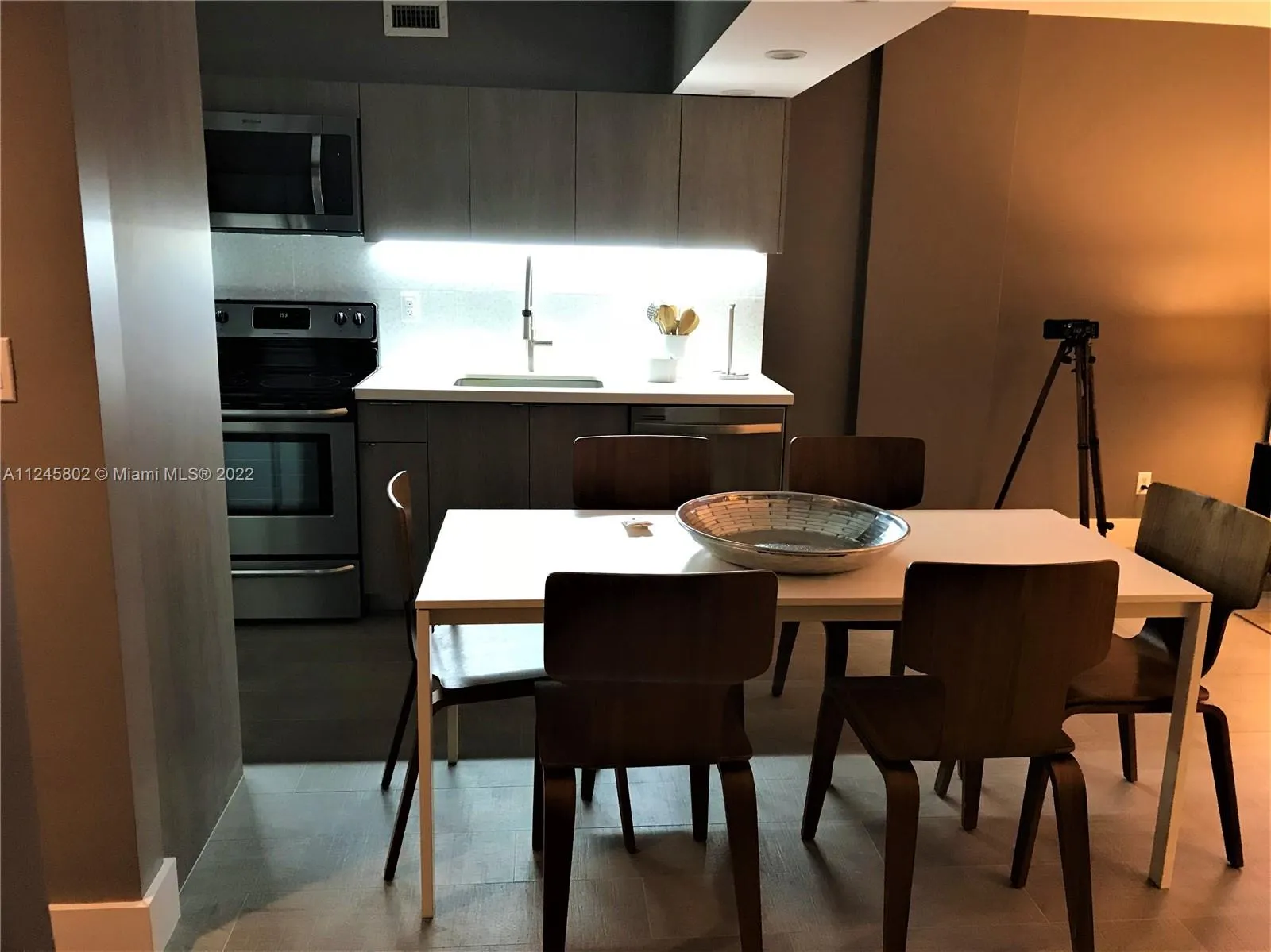 100 Lincoln Rd # B, Miami Beach FL 33139