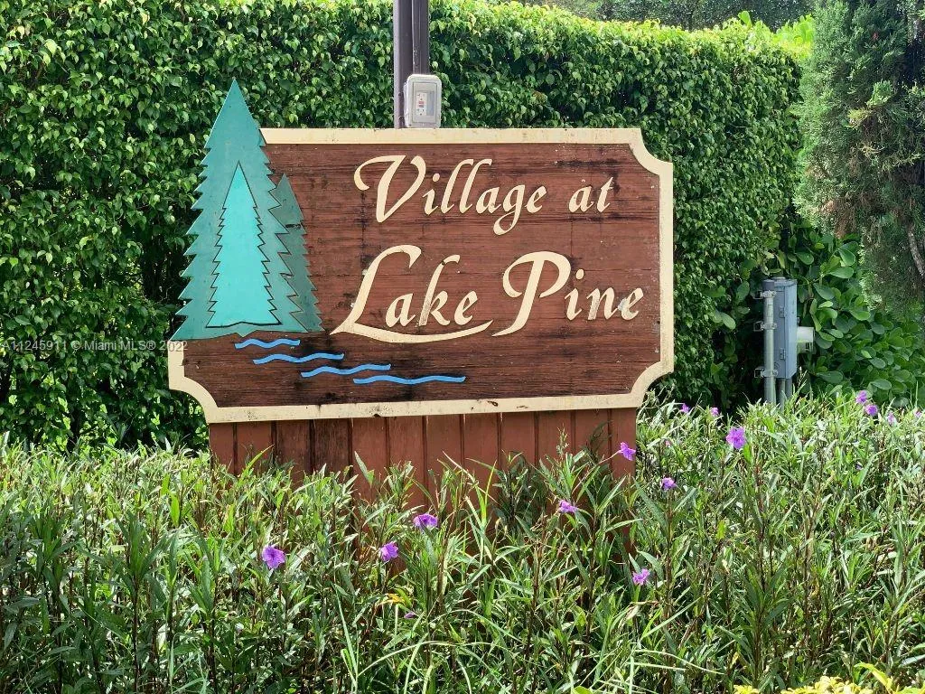 3 bedroom 2 bath for sale at 11920 SW 9th Mnr # 11920, Davie FL 33325