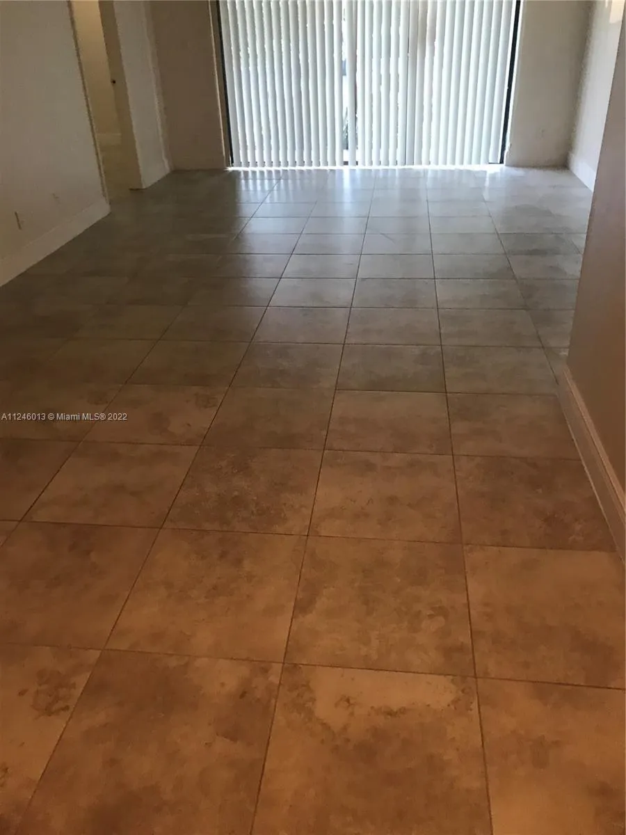 5641 Riverside Dr, Coral Springs FL 33067