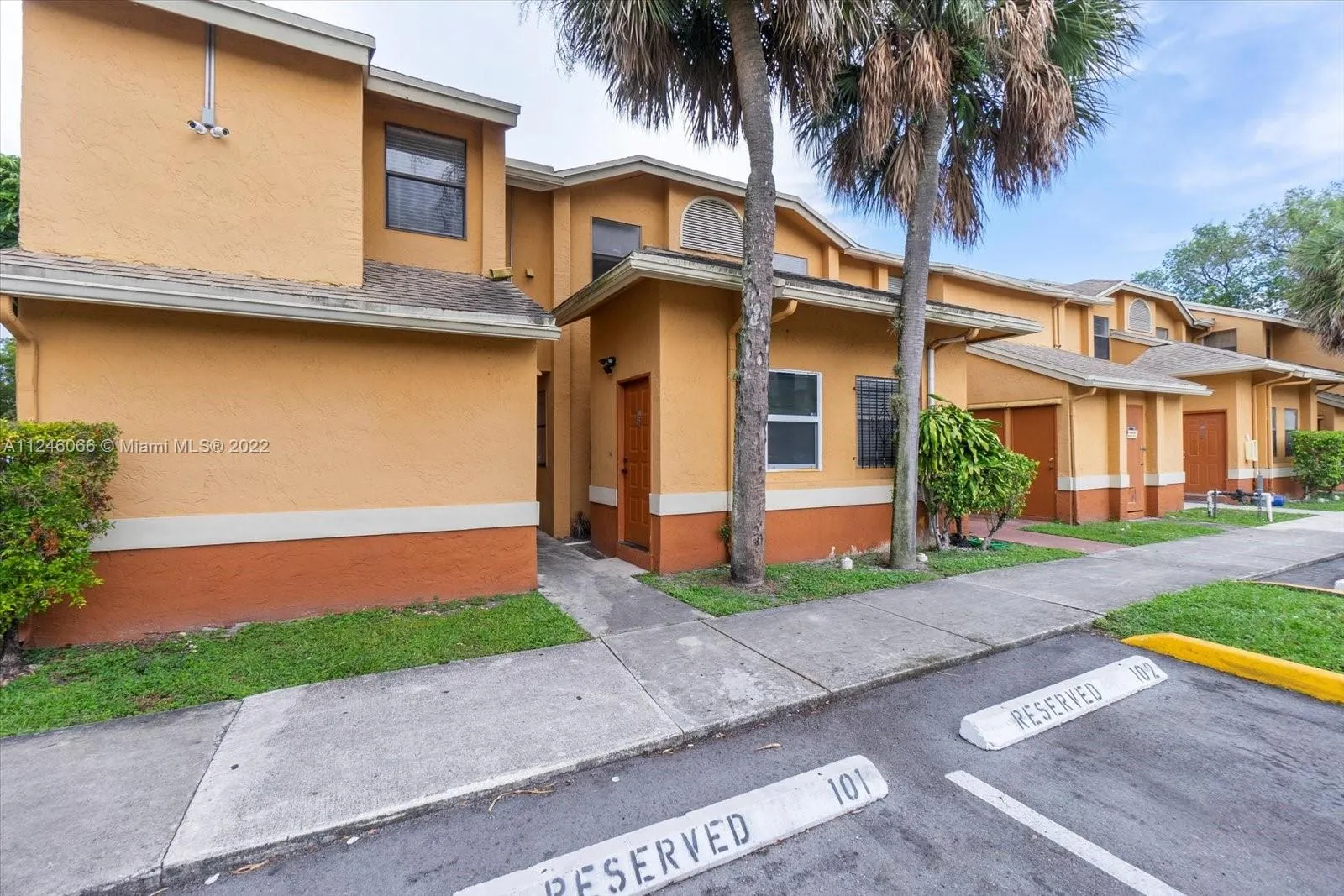 2 bedroom 2 bath for sale at 2471 NW 56th Ave # 15, Lauderhill FL 33313