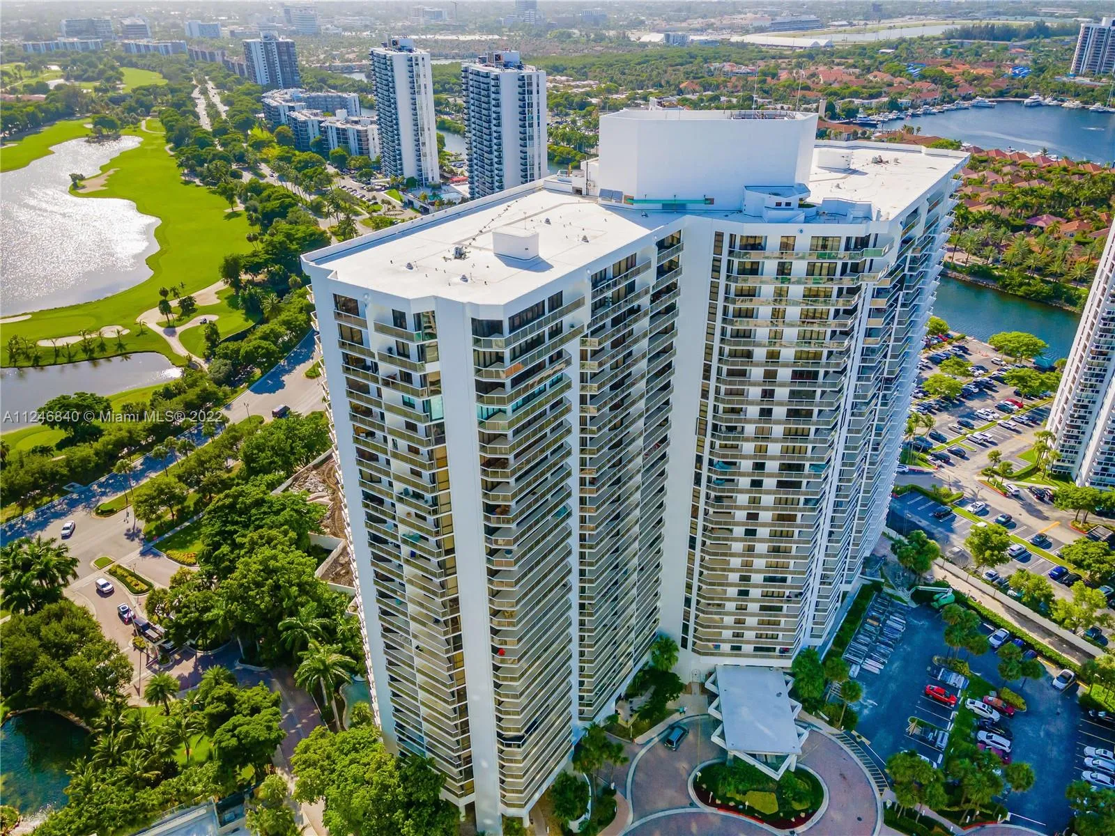 2 bedroom 2 bath for sale at 20281 E Country Club Dr # M3, Aventura FL 33180