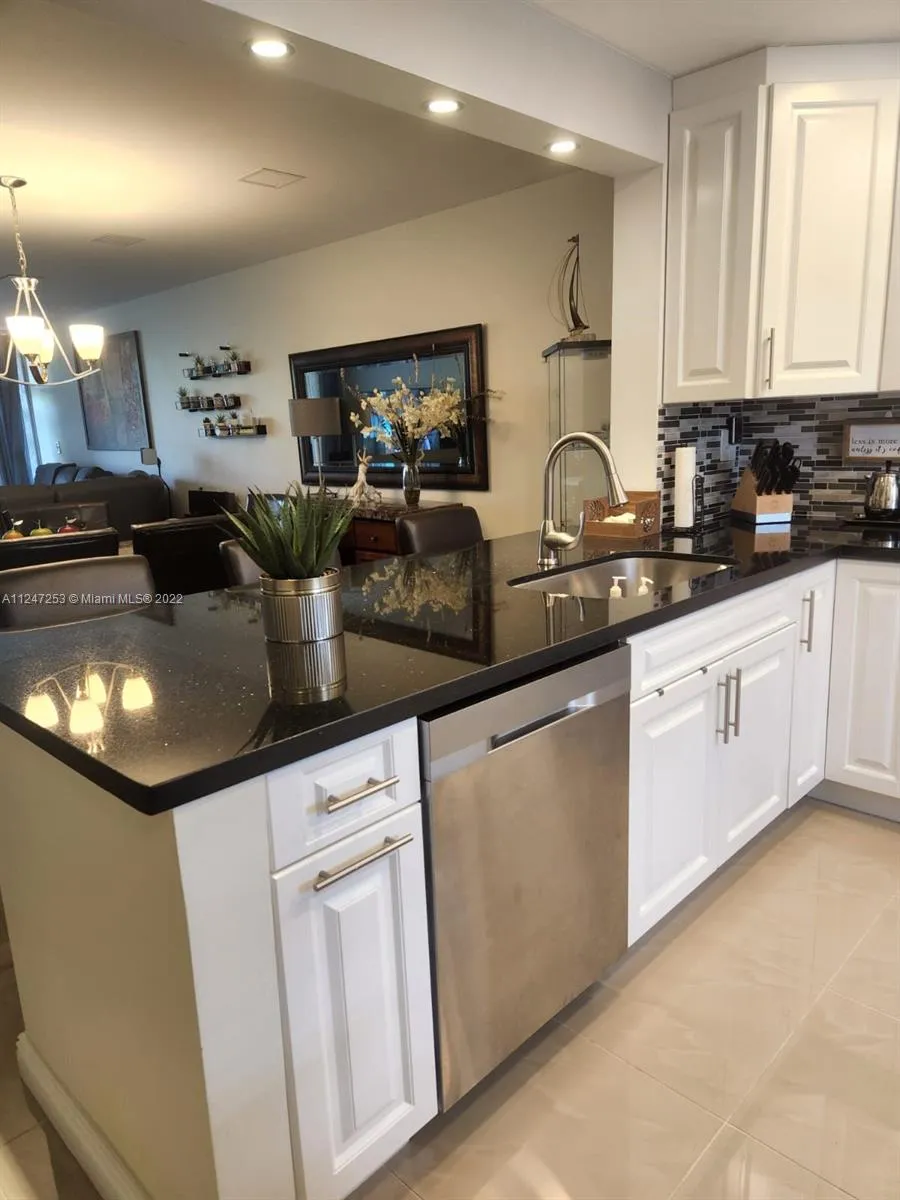 3940 Inverrary Blvd # A, Lauderhill FL 33319