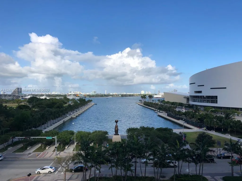 1 bedroom 1 bath for sale at 888 Biscayne Blvd # 610, Miami FL 33132
