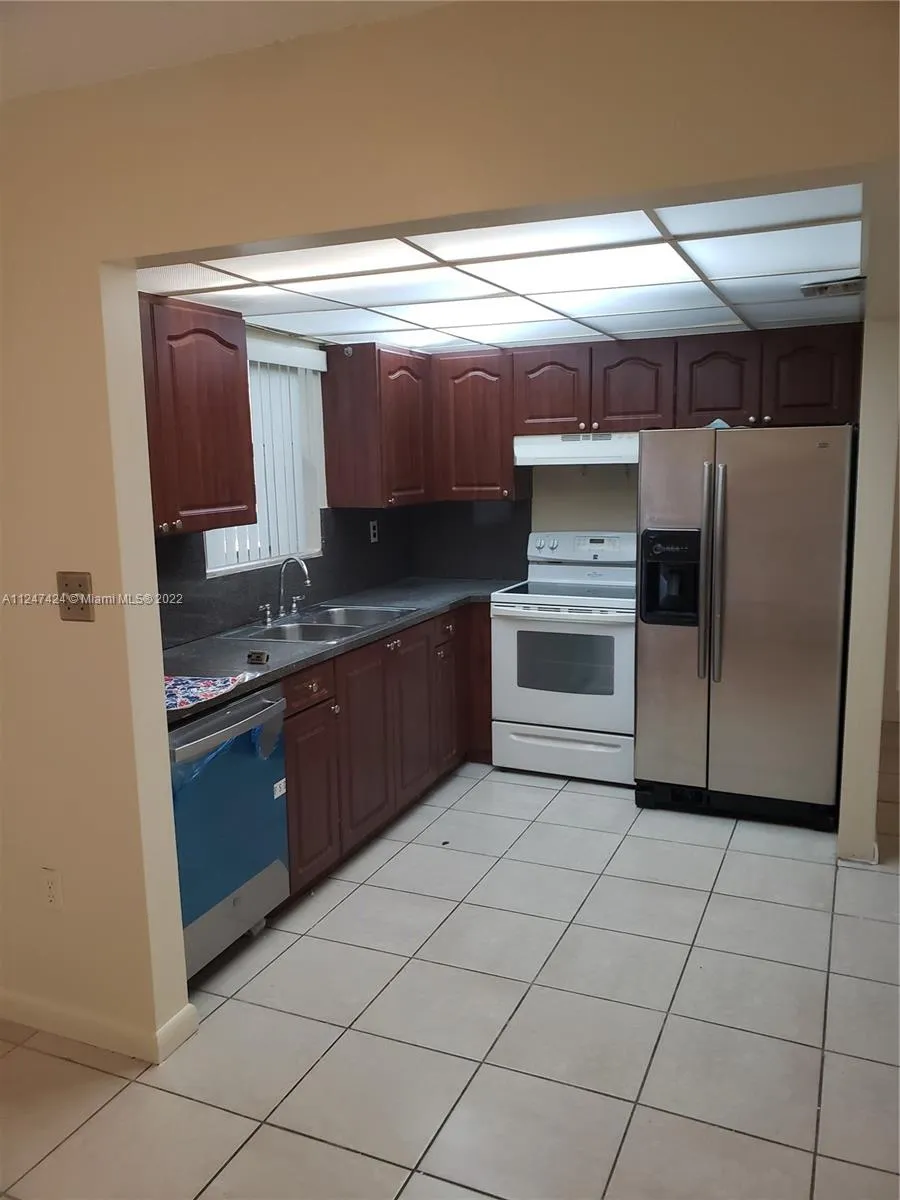 9367 Fontainebleau Blvd # G111, Miami FL 33172