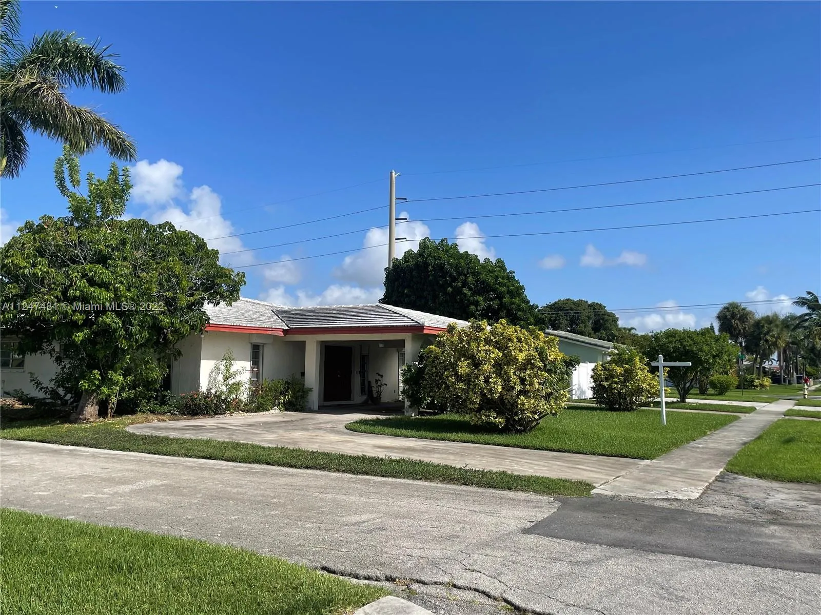 3 bedroom 2 bath for sale at 205 SE 3rd Ave, Dania Beach FL 33004