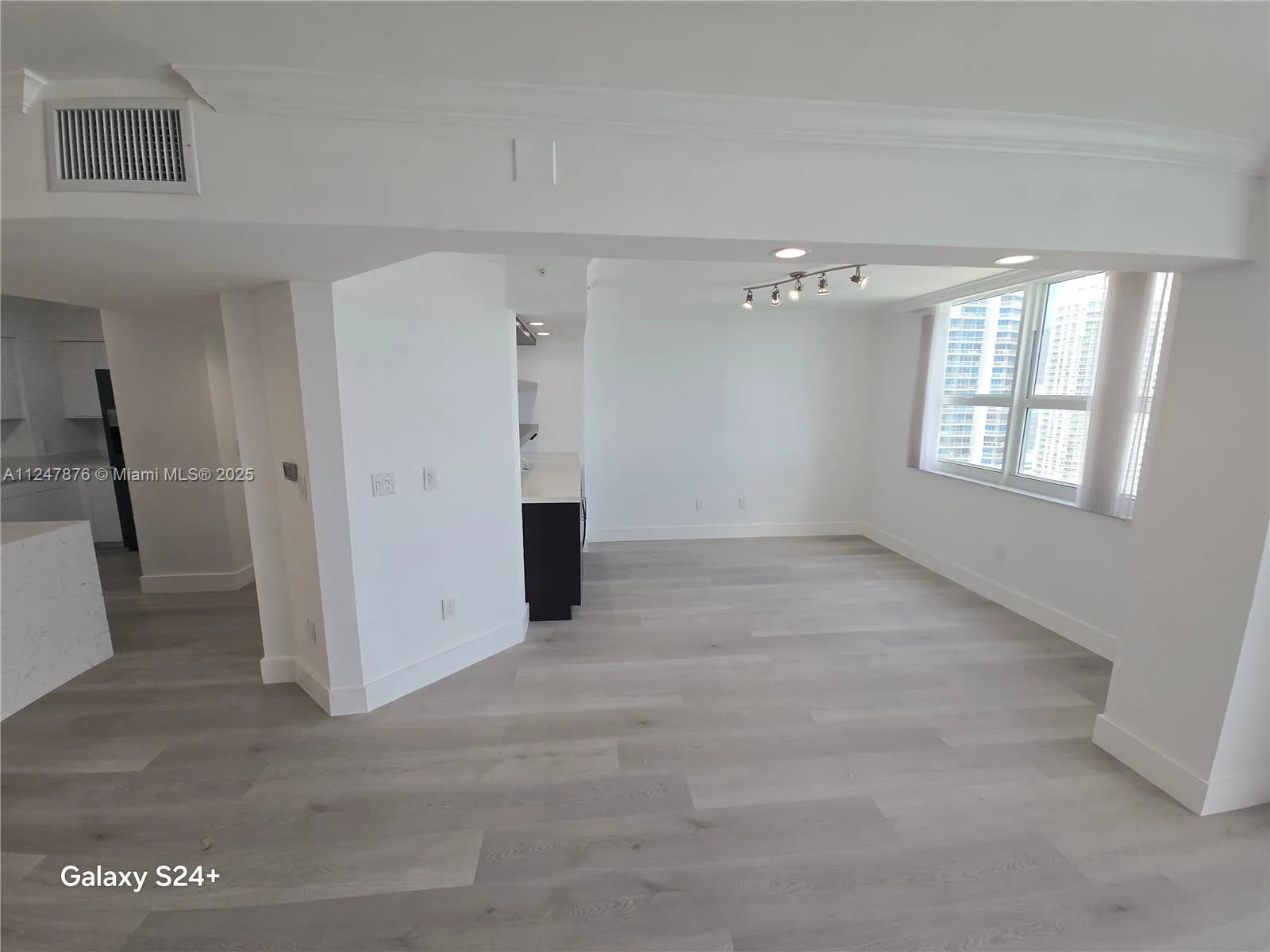 1155 Brickell Bay Dr # 3404, Miami FL 33131