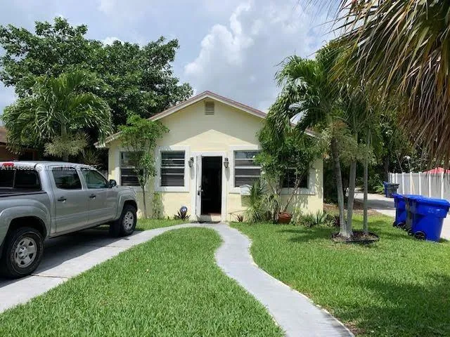 1738 N 16th Ct, Hollywood FL 33020