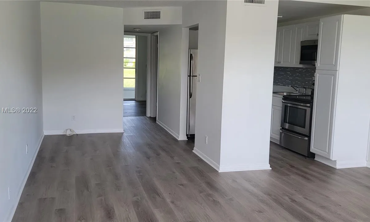 9061 Sunrise Lakes Blvd # 116, Sunrise FL 33322