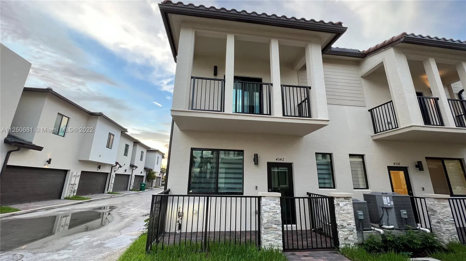 3 bedroom 2 bath for sale at 4542 NW 83rd Psge # 4542, Doral FL 33166