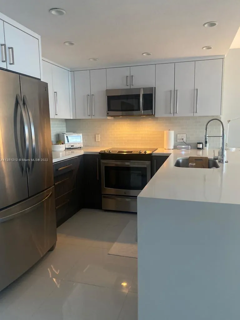 100 Bayview Dr # 520, Sunny Isles Beach FL 33160