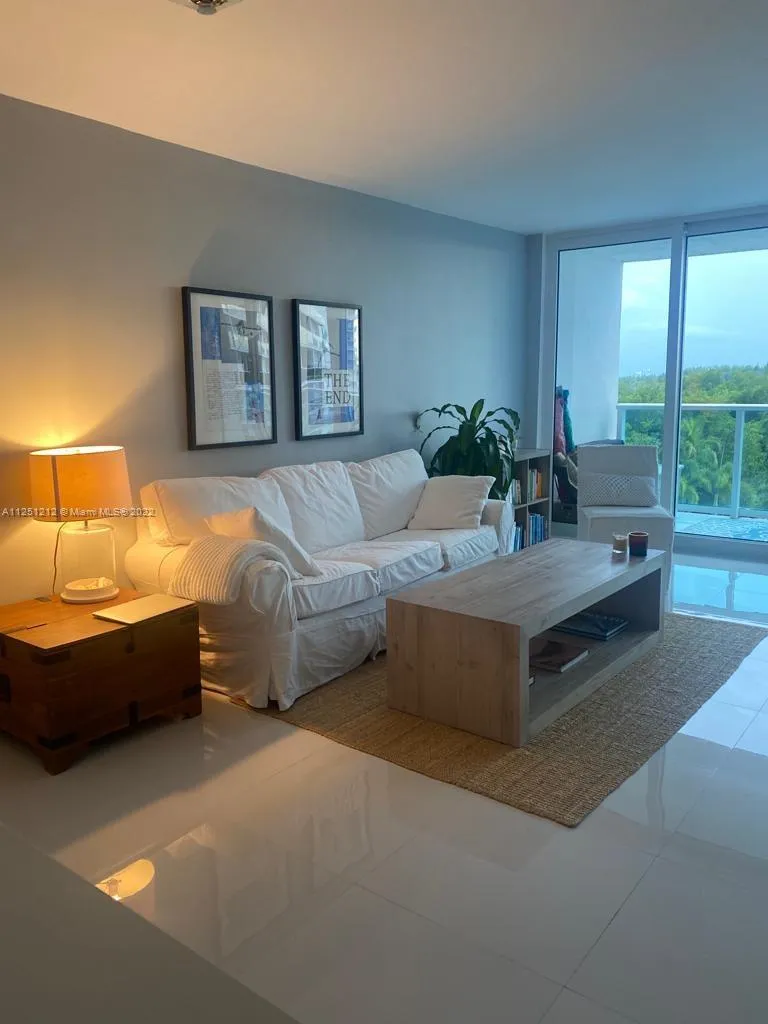 100 Bayview Dr # 520, Sunny Isles Beach FL 33160