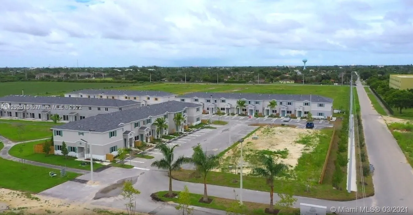 3 bedroom 2 bath for sale at 448 NW 12th Pl # 448, Florida City FL 33034