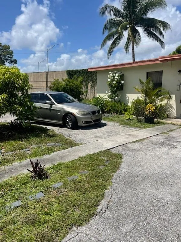 2 bedroom 1 bath for sale at 1708 Lauderdale Manor Dr, Fort Lauderdale FL 33311