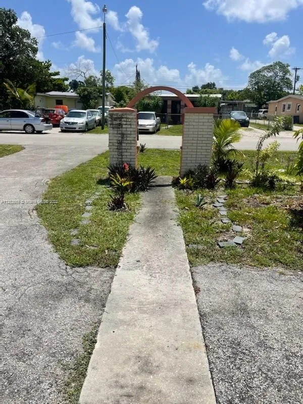 1708 Lauderdale Manor Dr, Fort Lauderdale FL 33311