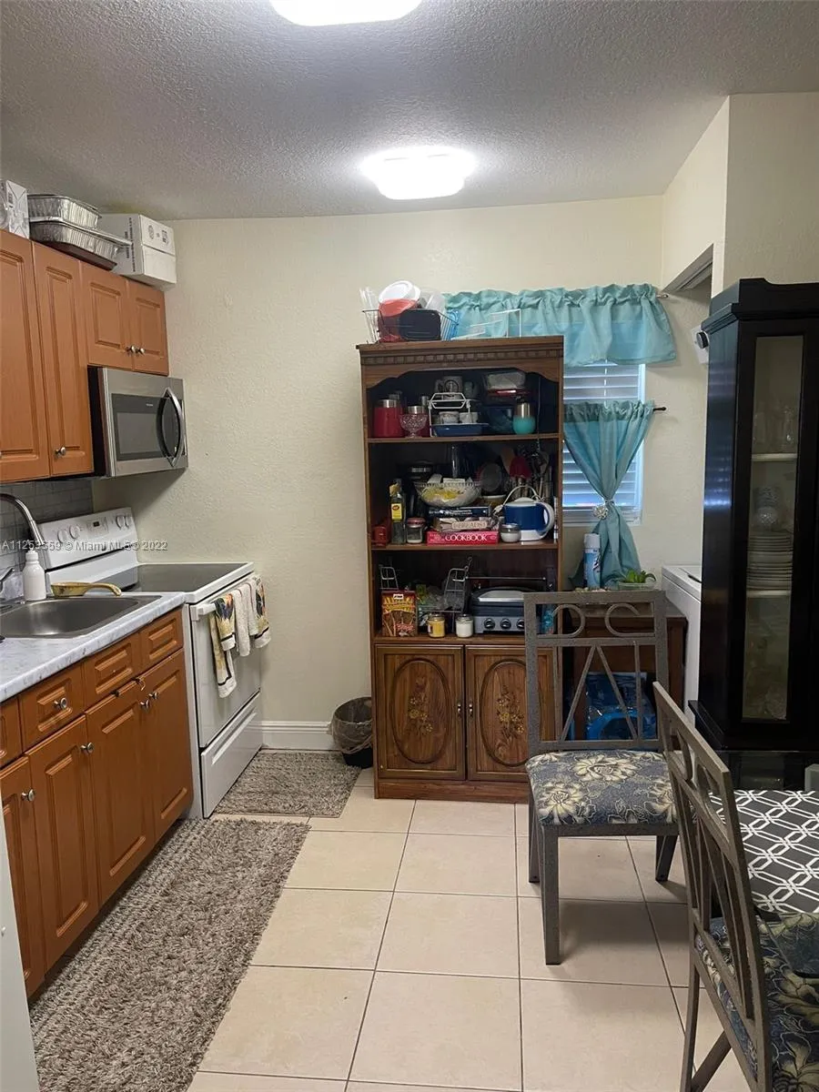 1708 Lauderdale Manor Dr, Fort Lauderdale FL 33311
