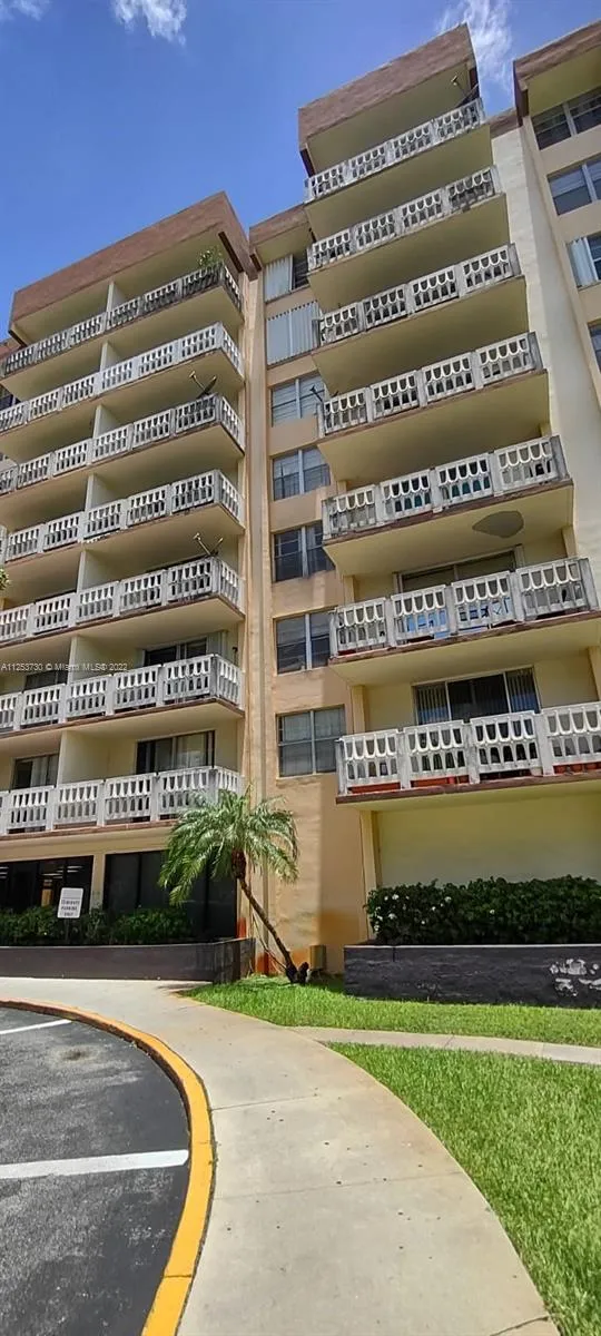 1 bedroom 1 bath for rent at 15600 NW 7th Ave # 715, Miami FL 33169