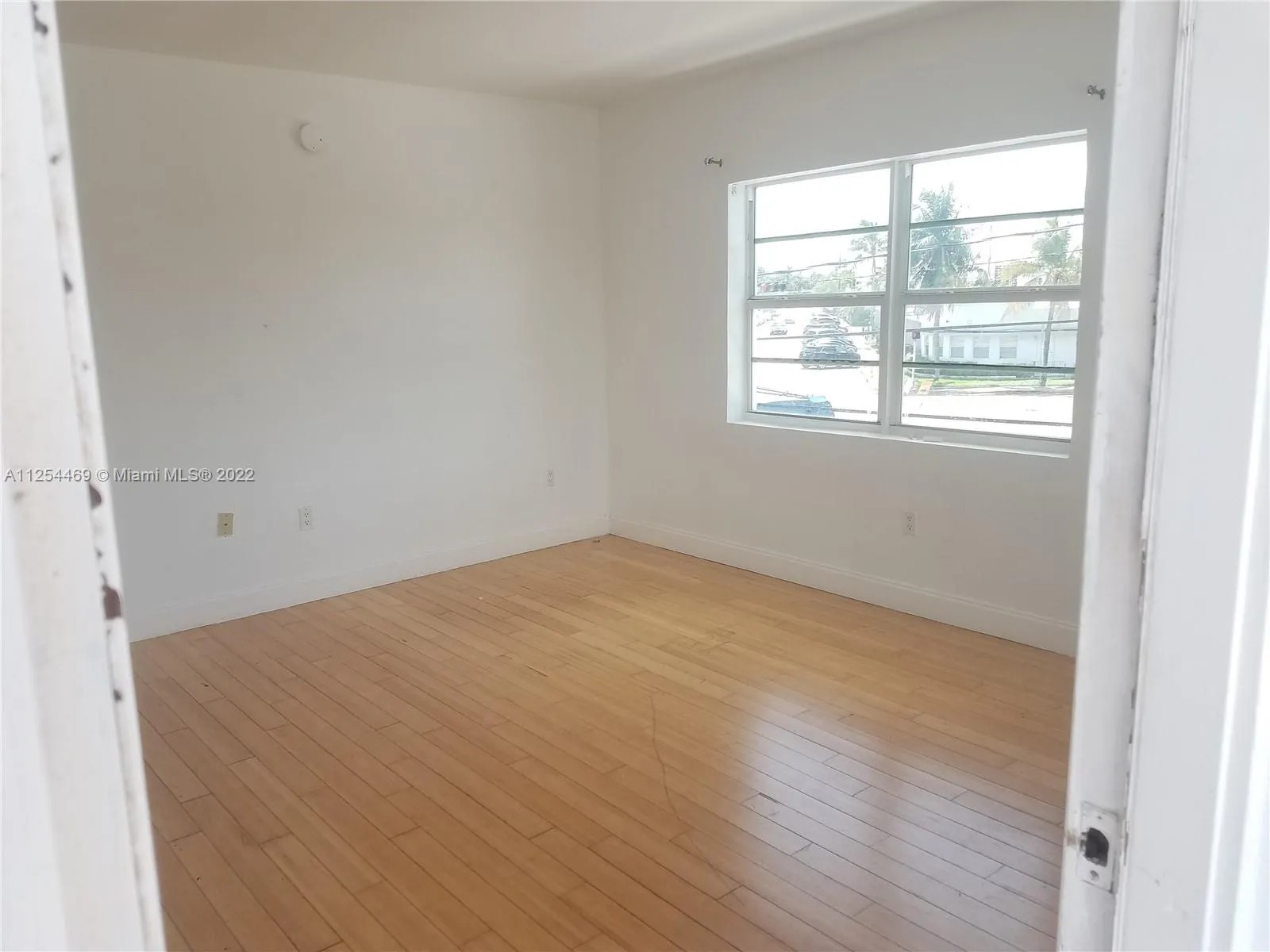 1 bedroom 1 bath for sale at 8080 Tatum Waterway Dr # 1, Miami Beach FL 33141