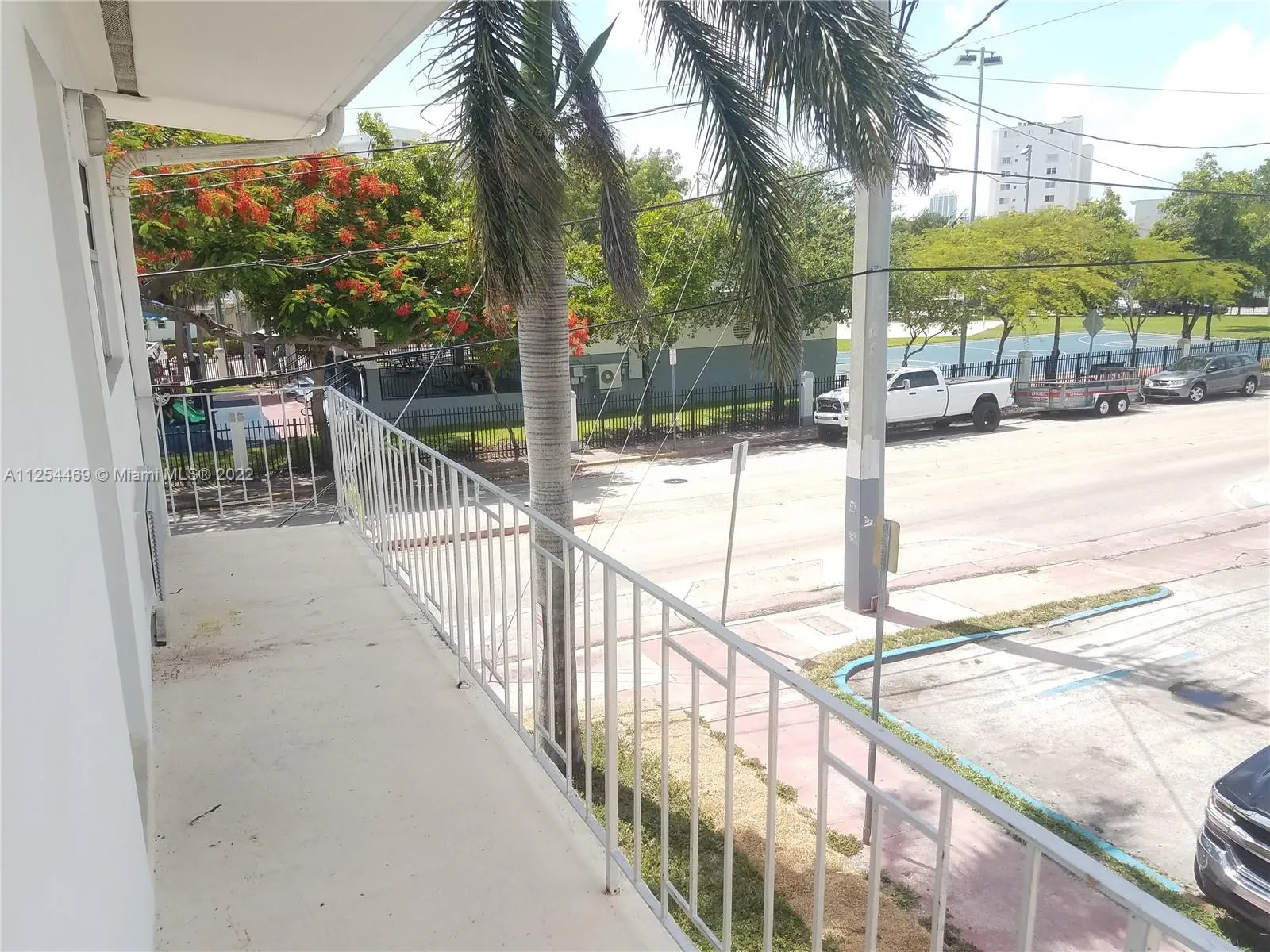 8080 Tatum Waterway Dr # 1, Miami Beach FL 33141