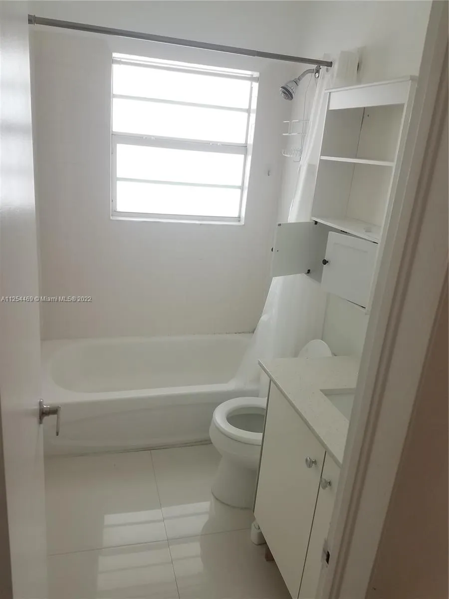 8080 Tatum Waterway Dr # 1, Miami Beach FL 33141