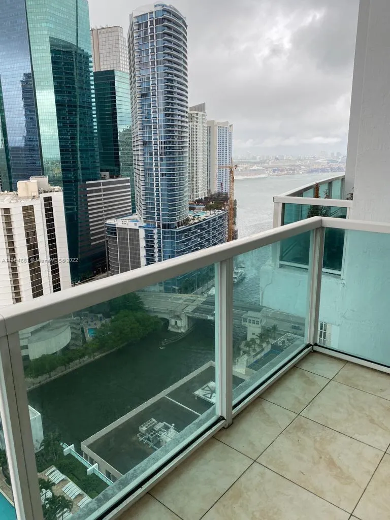 1 bedroom 1 bath for sale at 41 SE 5th St # 1815, Miami FL 33131