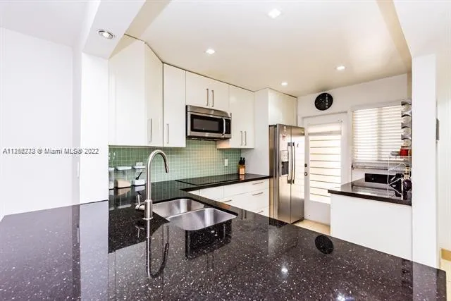 2 bedroom 2 bath for rent at 2081 S Ocean Dr # 411, Hallandale Beach FL 33009