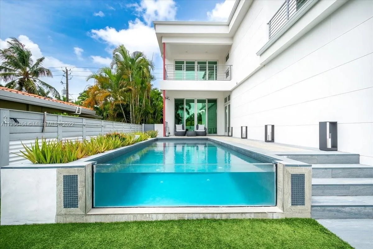1243 Washington St, Hollywood FL 33019