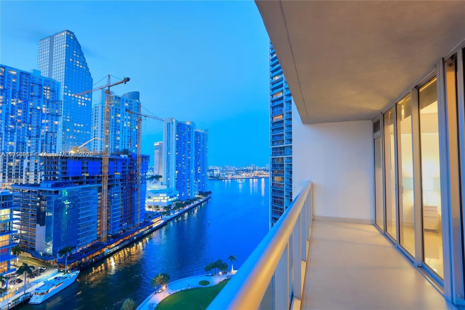 1 bedroom 1 bath for sale at 485 Brickell Ave # 2003, Miami FL 33131