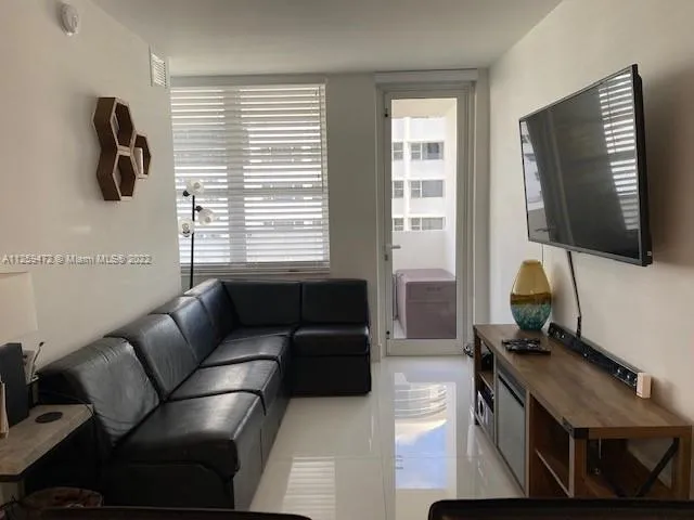 2 bedroom 1 bath for rent at 100 Lincoln Rd # 727, Miami Beach FL 33139
