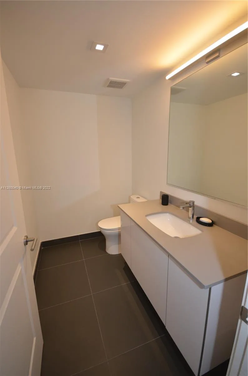 1600 NE 1st Ave # 2211, Miami FL 33132