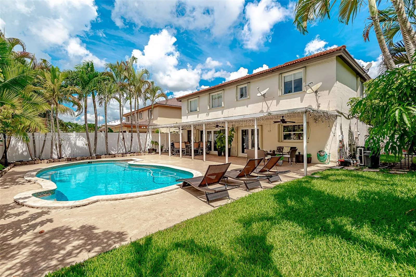 8886 NW 187th St, Miami FL 33018