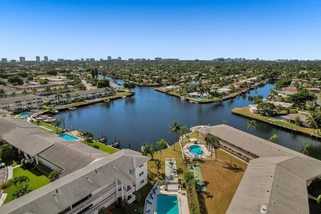 600 Pine Dr # 306, Pompano Beach FL 33060