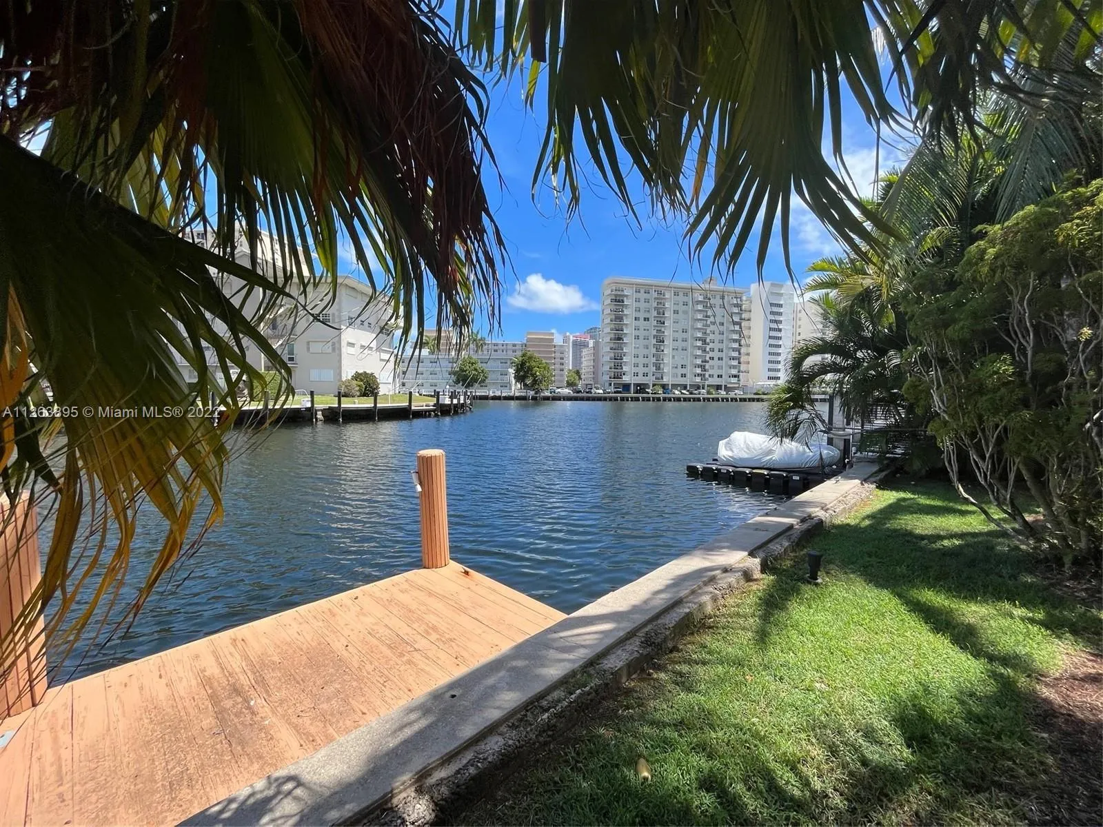 430 Tamarind Dr, Hallandale Beach FL 33009