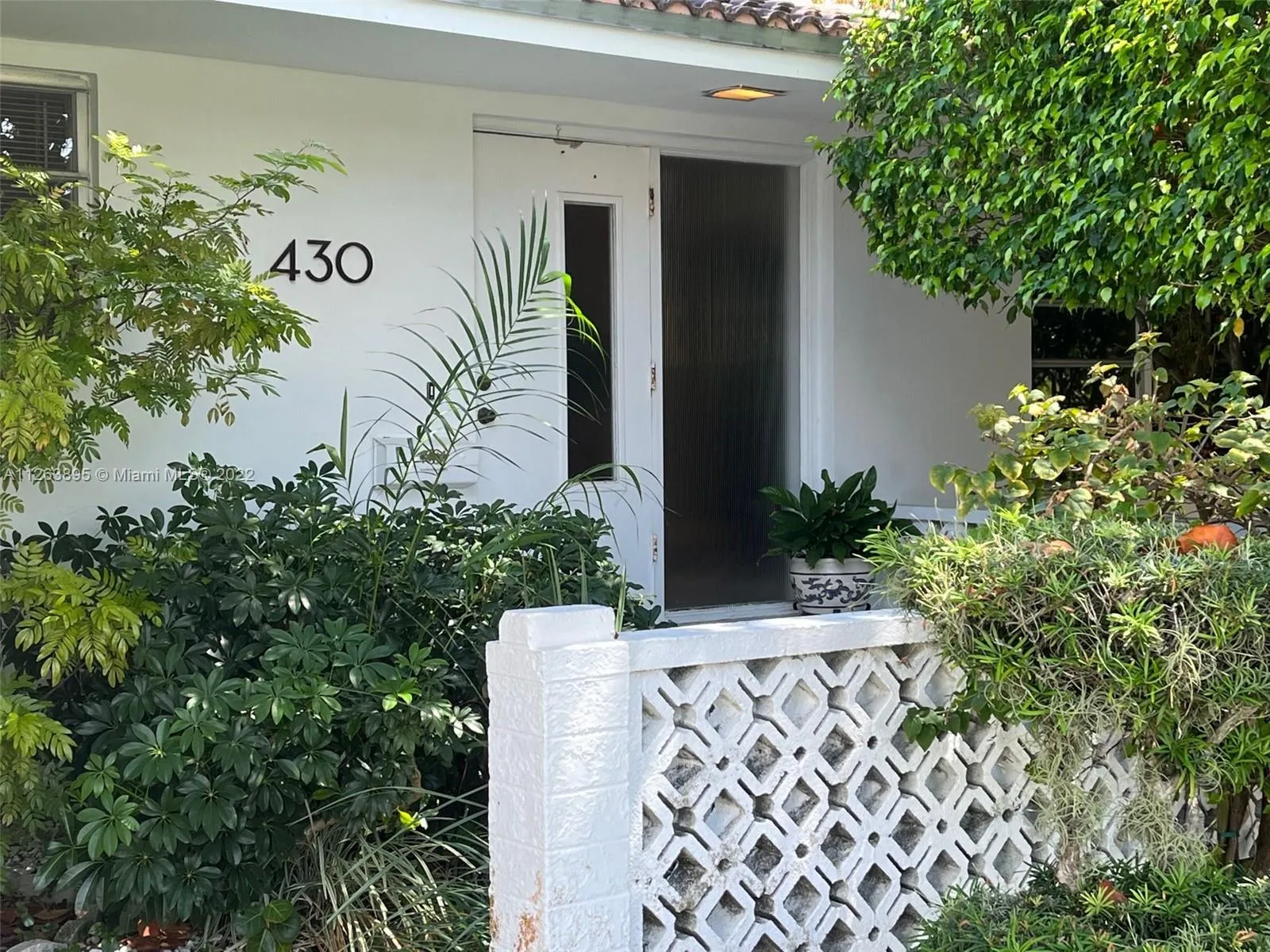 430 Tamarind Dr, Hallandale Beach FL 33009
