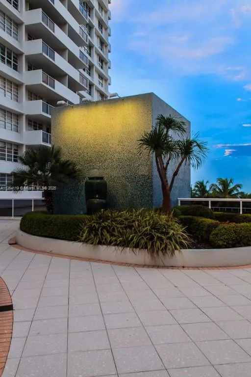 100 Lincoln Rd # 943, Miami Beach FL 33139
