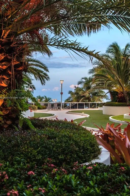 100 Lincoln Rd # 943, Miami Beach FL 33139