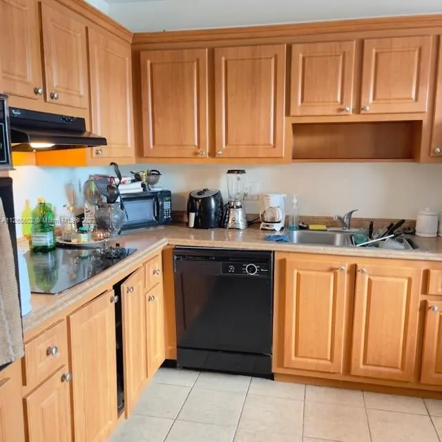 215 Lakeview Dr # 204, Weston FL 33326