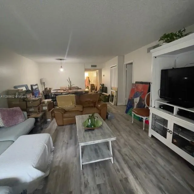 215 Lakeview Dr # 204, Weston FL 33326