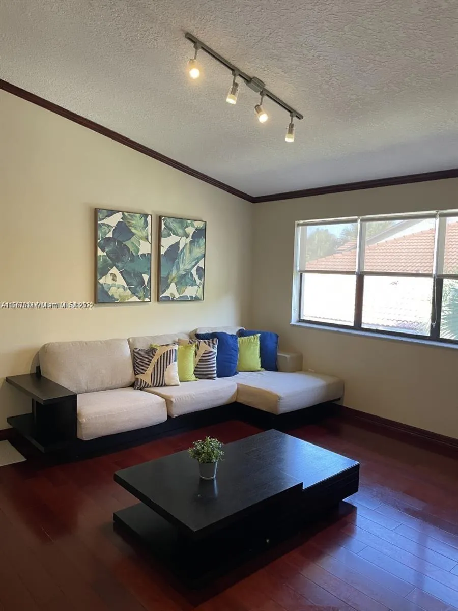 1 bedroom 1 bath for sale at 540 S Park Rd # 9, Hollywood FL 33021
