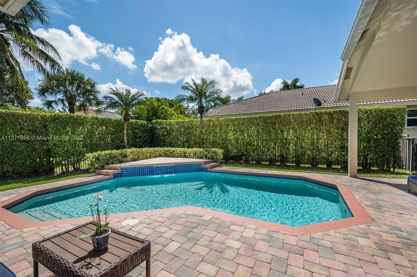3740 Oak Ridge Cir, Weston FL 33331