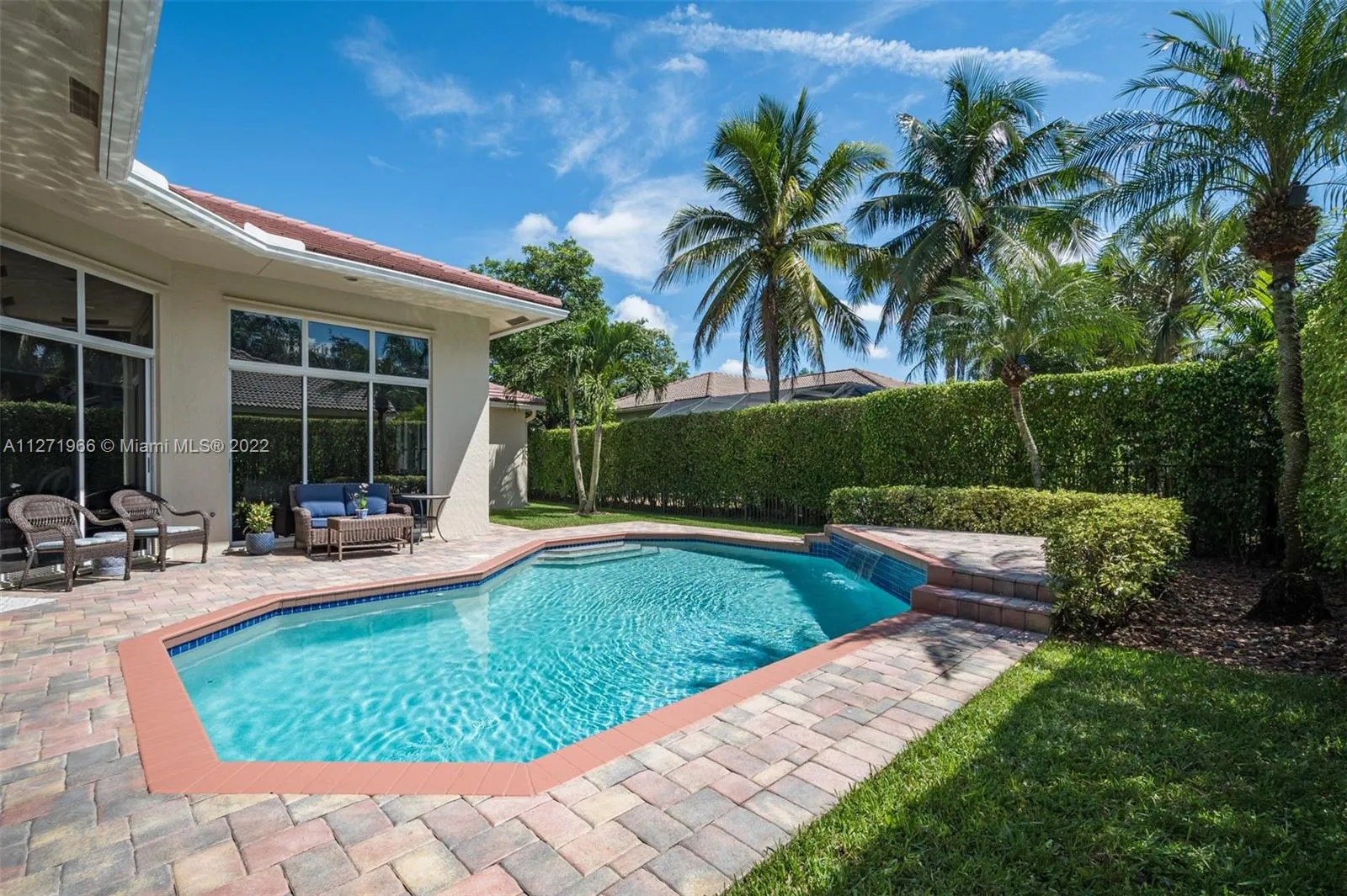 3740 Oak Ridge Cir, Weston FL 33331