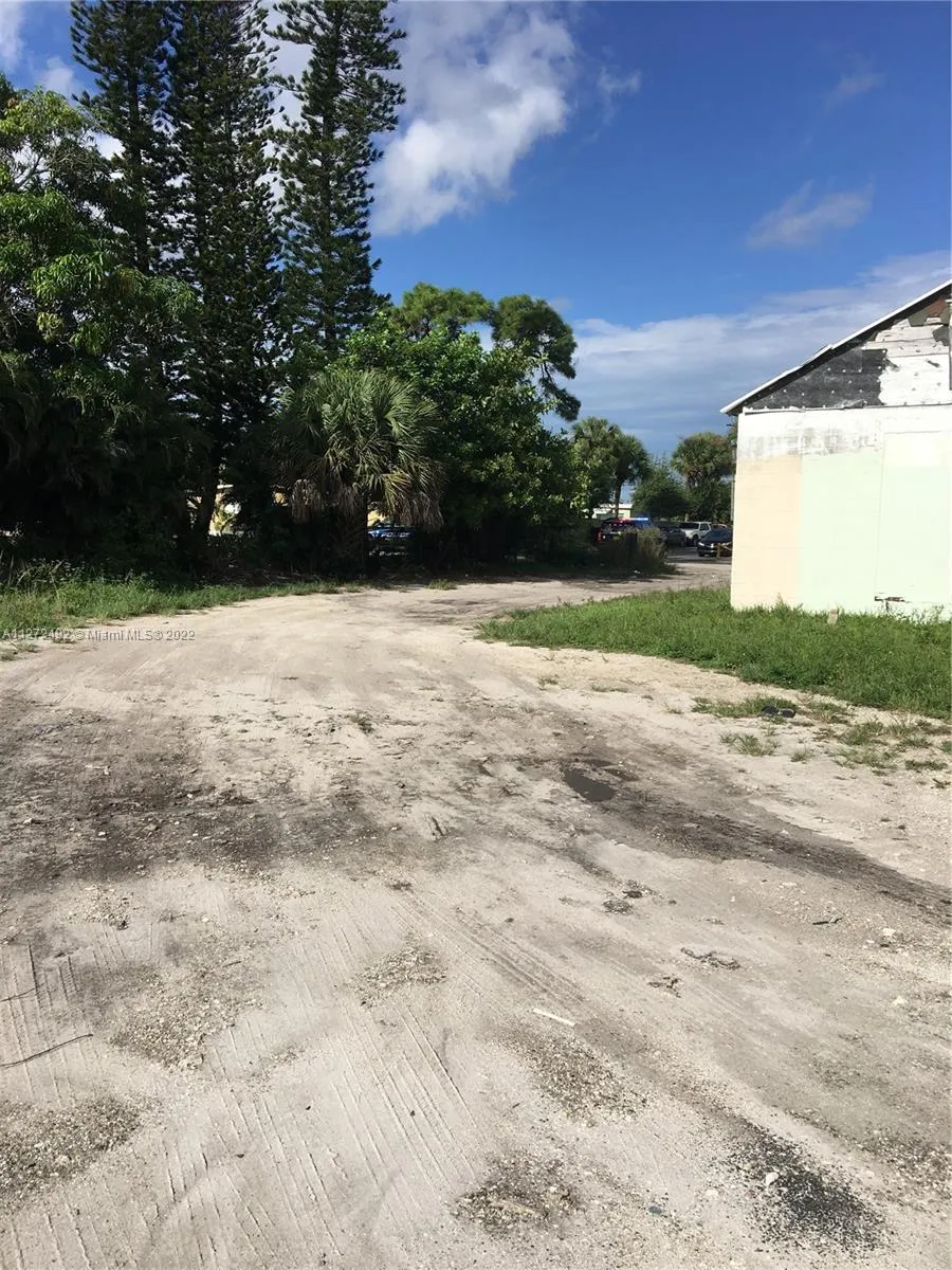 Lake Worth Rd, Palm Springs FL 33461